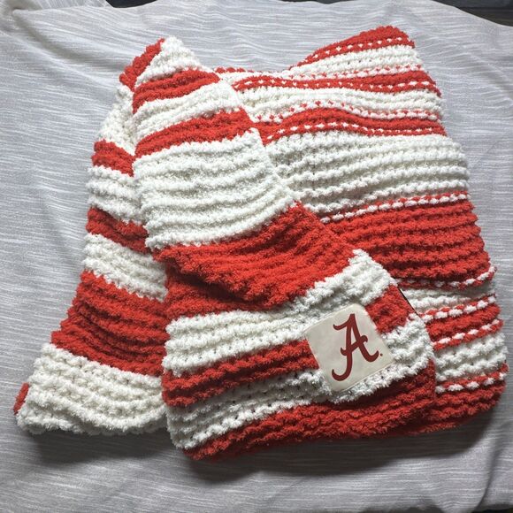 Alabama Crimson Tide 60” X 72” Cable-Knit Throw Blanket - Picture 1 of 4